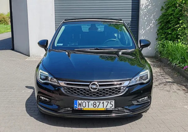 samochody osobowe Opel Astra cena 55800 przebieg: 94000, rok produkcji 2019 z Karczew